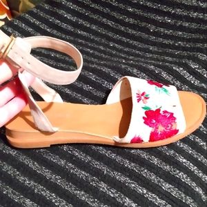 Kenneth Cole Woman's Sandals